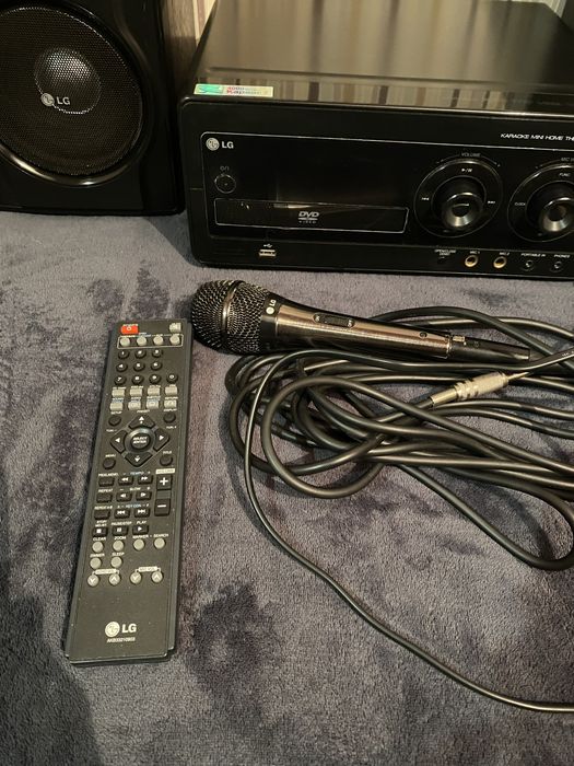 Домашній кінотеатр караоке LG MBD-K62Q