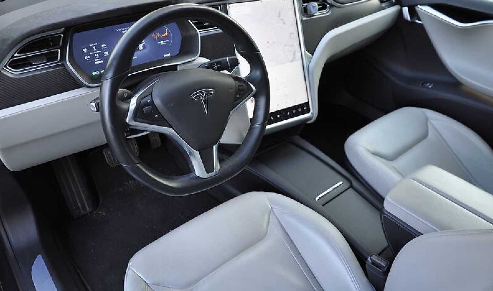 Tesla Model S 2016 90d -