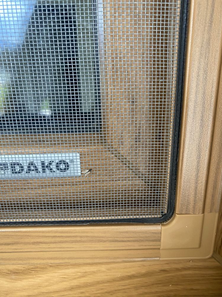 Moskitiery okienne na wymiar, siatki przeciw owadom, Moskitiera