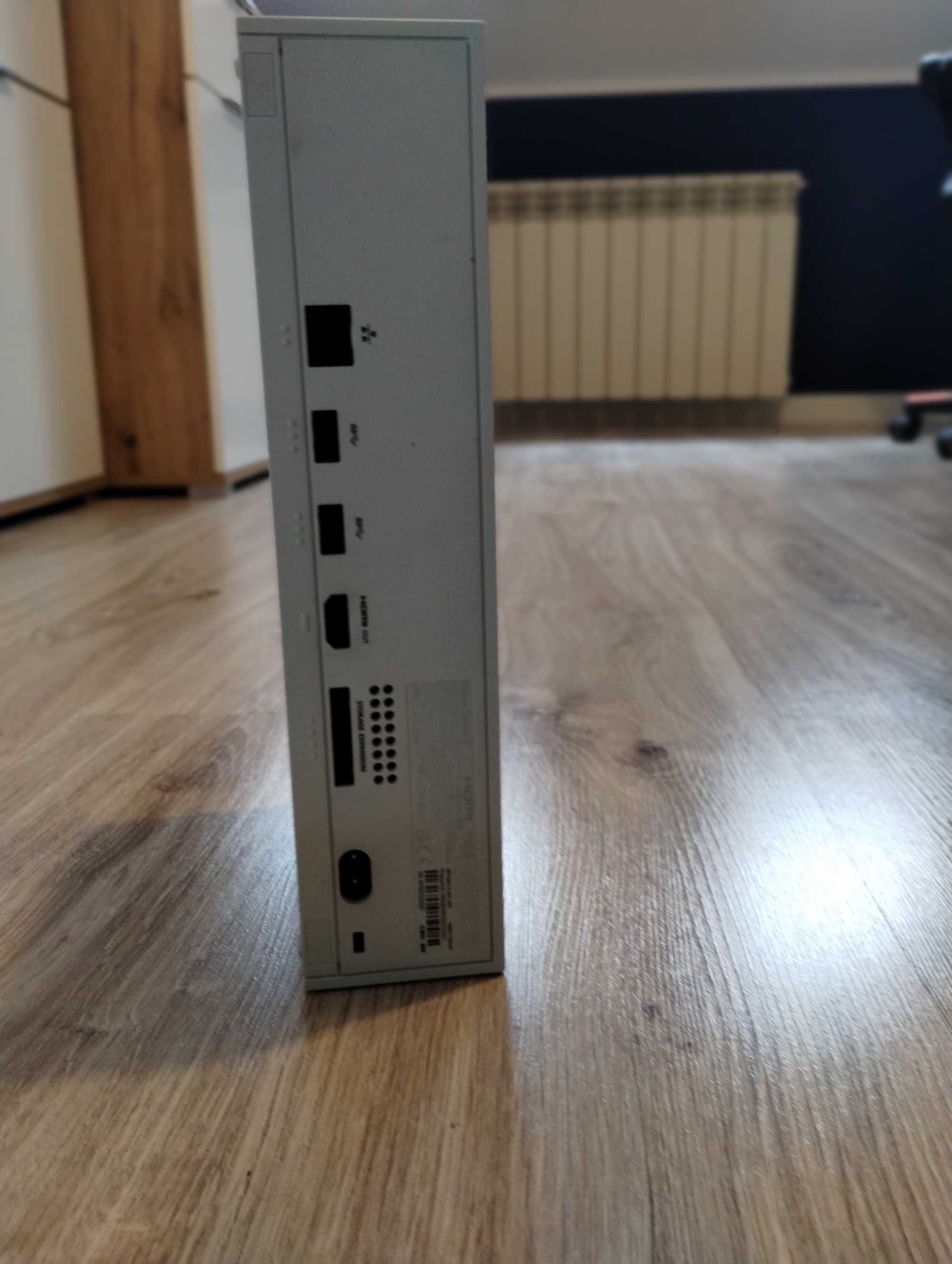 Xbox series s +2 kontrolery i stacja ładująca