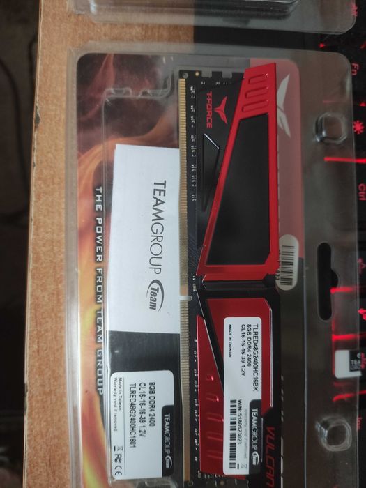 Оперативна пам'ять Team T-Force Vulcan DDR4 8GB 2400MHz комплект 2 шт.