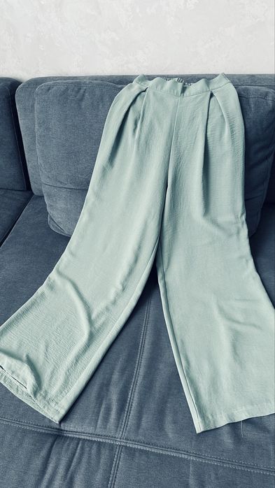 Літній жіночий костюм