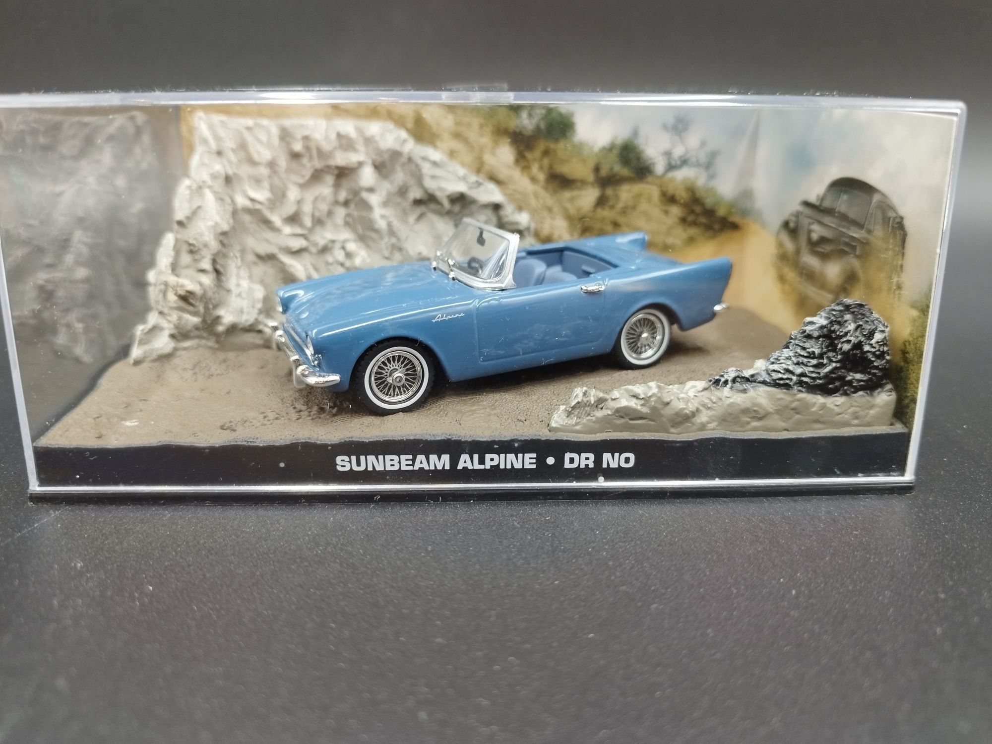 1:43 Sunbeam Alpine 007 James Bond Dr. NO model