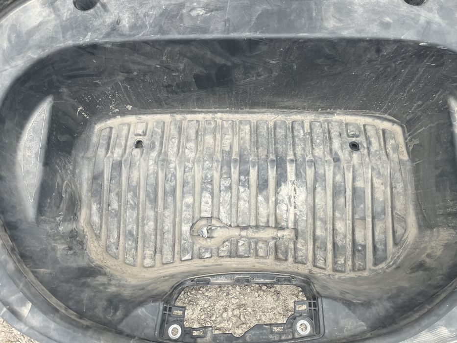 Корито,підкапотний бокс Tesla Model 3
