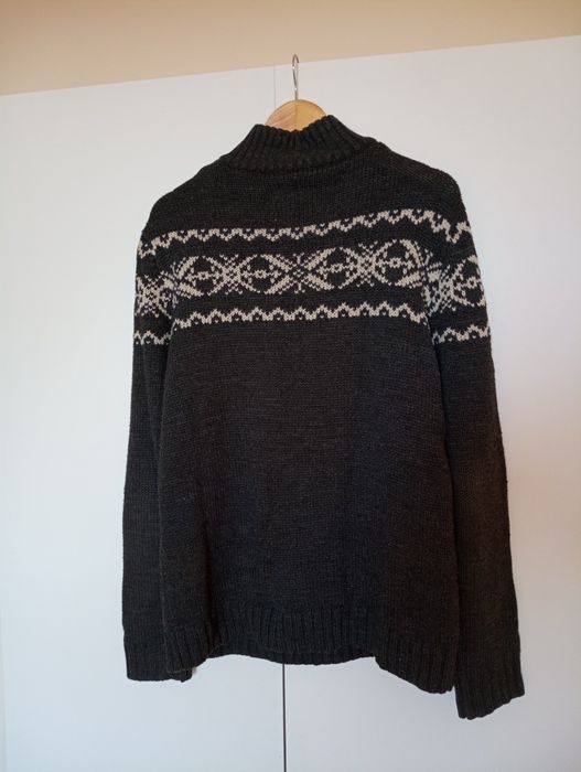 Sweter z norweskim wzorami