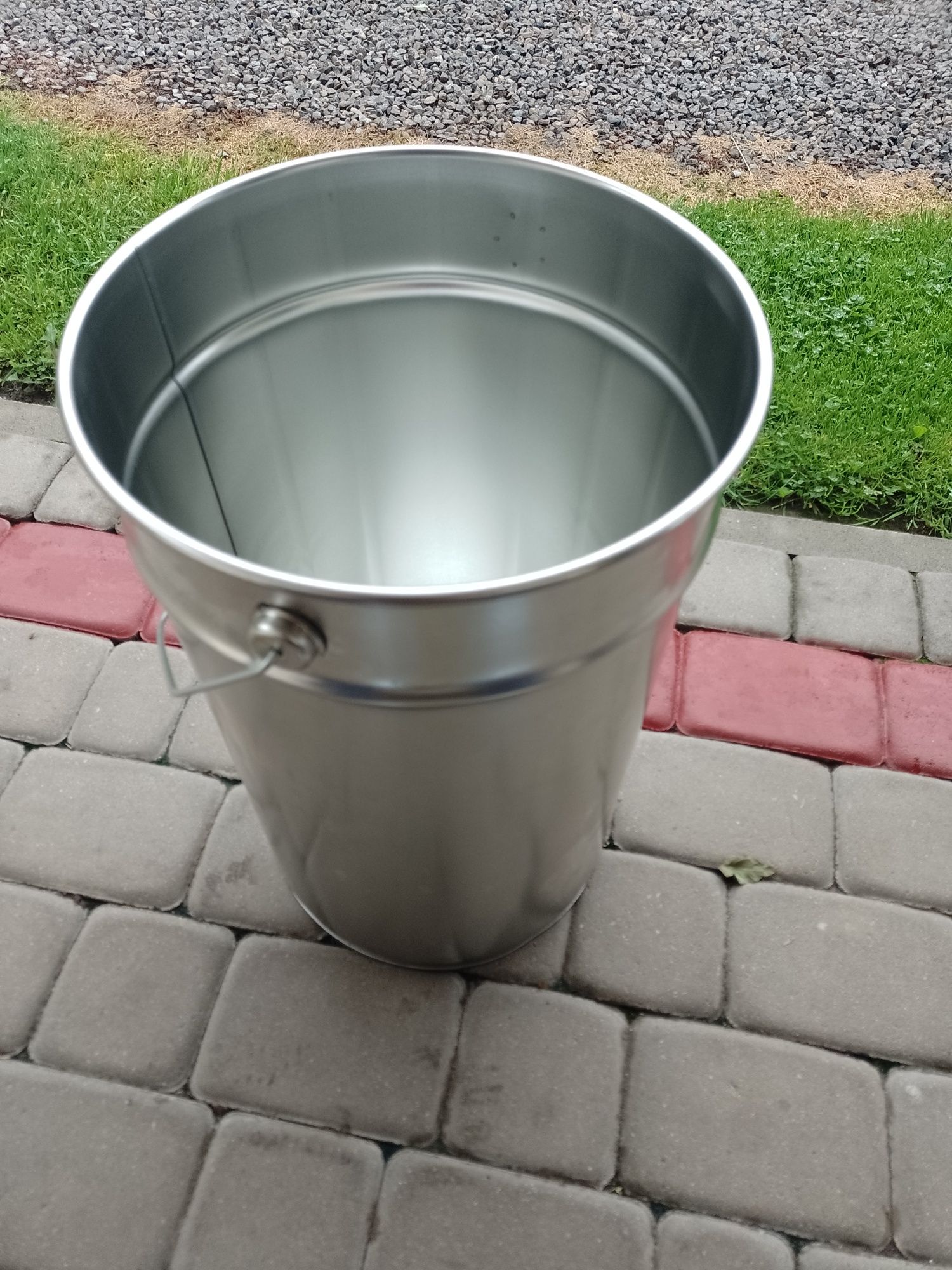 Wiadra metalowe szczelnie zamykane