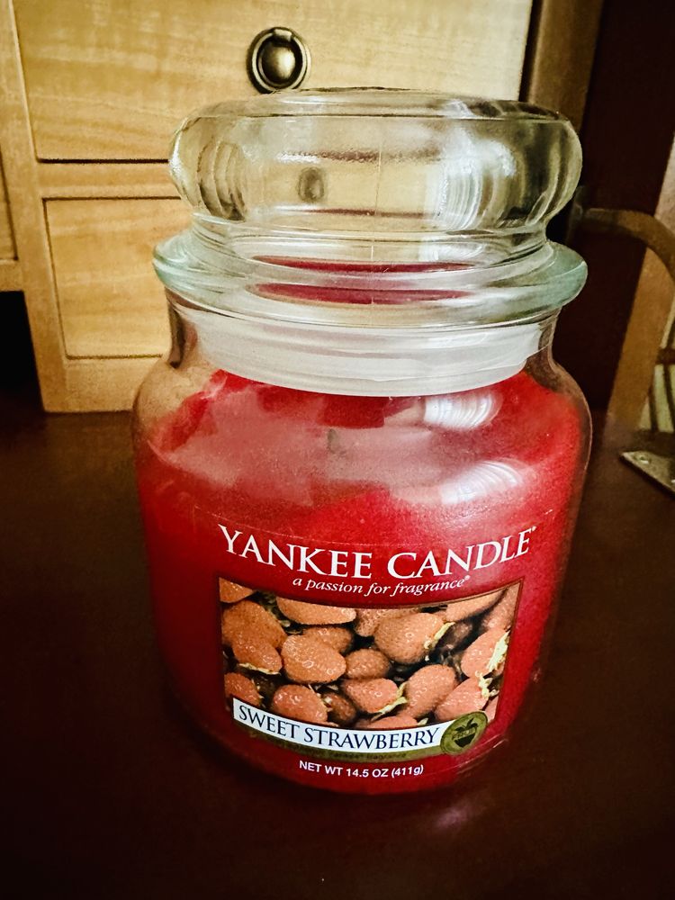 Vela Yankee Candle, aroma de morango doce, jarro médio