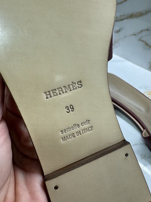 Нові шльпанці Hermes