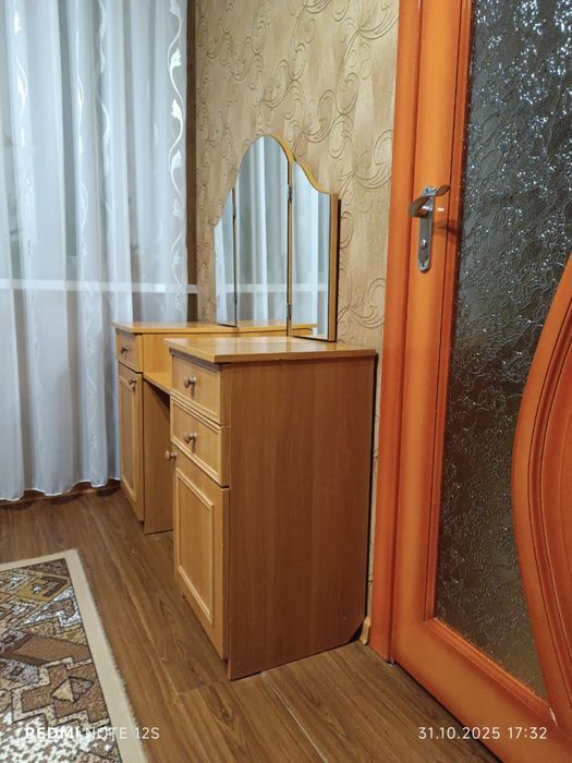 Продам тумбу з зеркалом