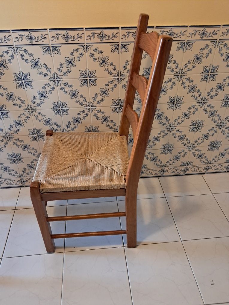 Cadeira com tampo em corda
