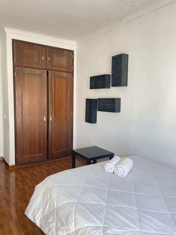 Quarto de casal otima localizacao (Quinta do Conde)