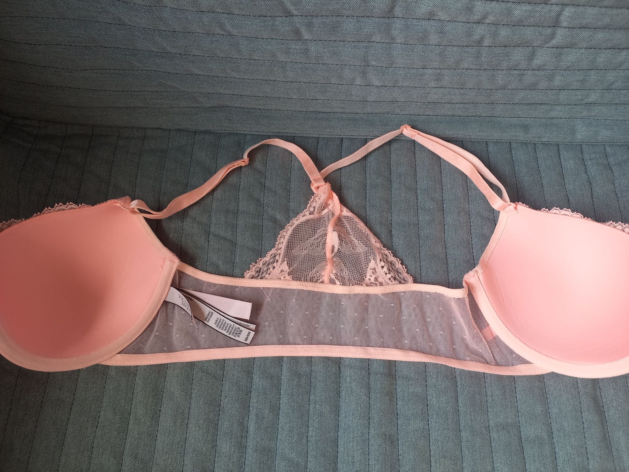 Бюстгальтер Victoria's secret 32D обьем 70 см