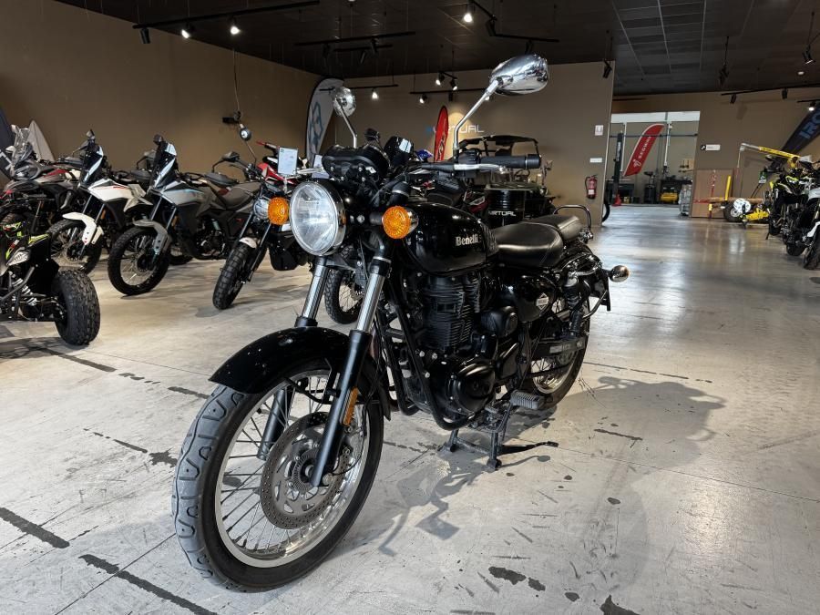 Benelli Imperiale 400 Outro