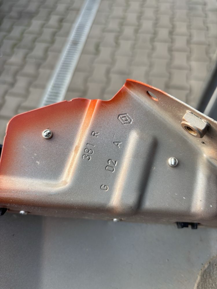 Błotnik lewy przód Dacia Duster II