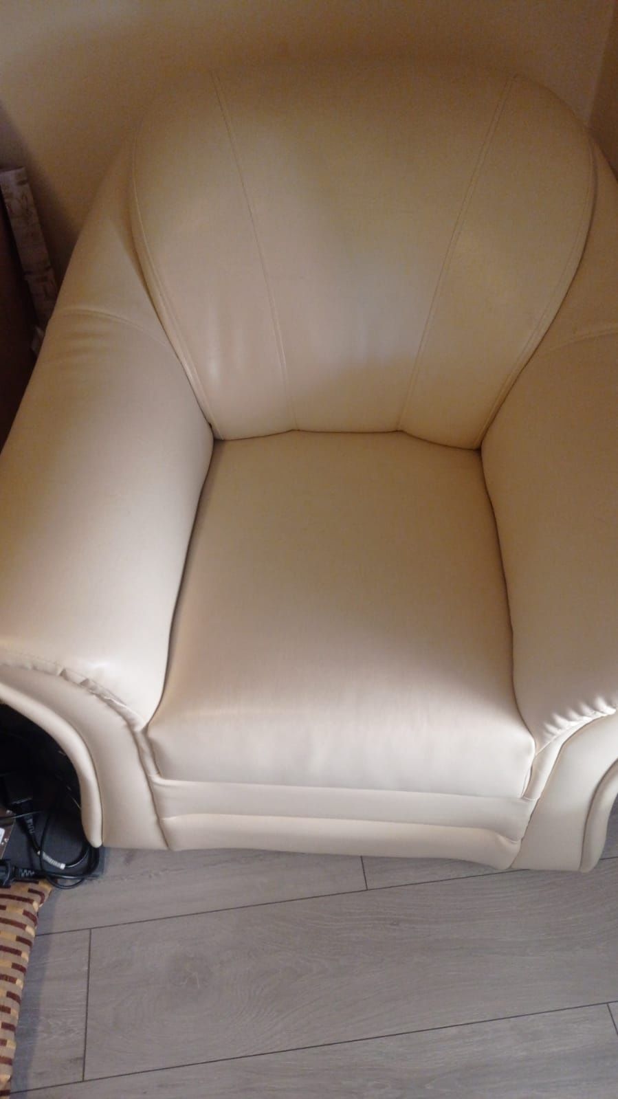 Zestaw wypoczynkowy sofa, dwa fotele, dwie pufy eko skóra