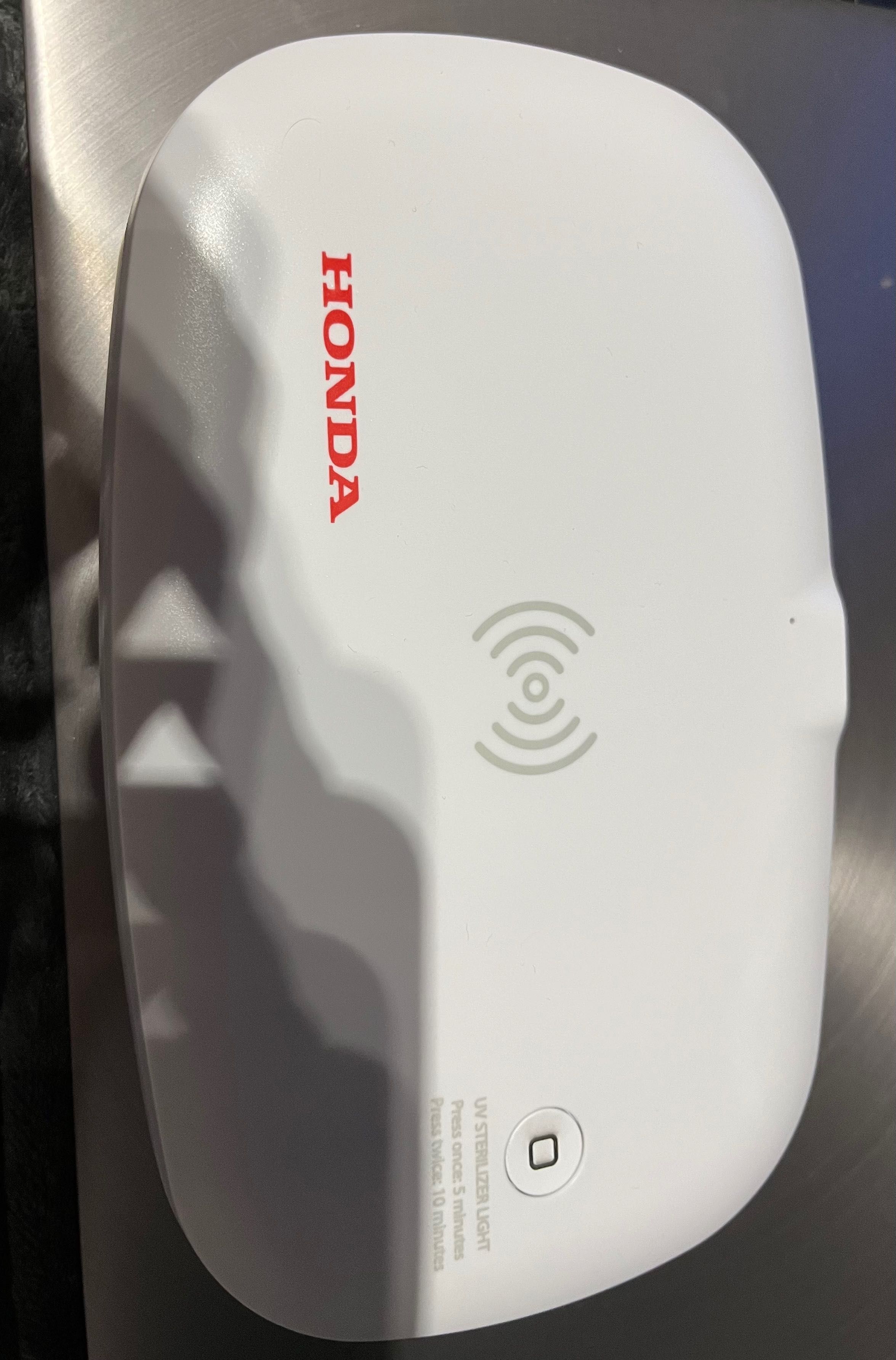 Sterylizator UV do smartfonów z bezprzewodową ładowarką indukcyjną 5 W
