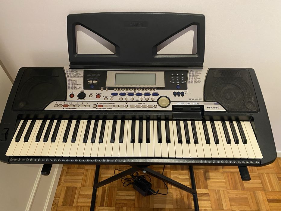 Teclado YAMAHA PSR-550