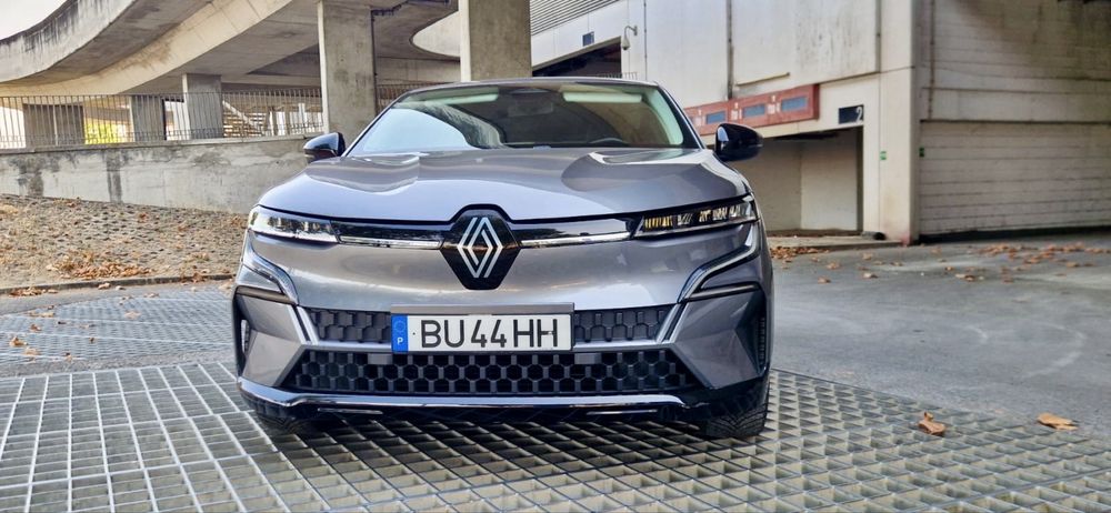VENDE RENAULT MEGANE E-TECH 100% SEMI-NOVO
