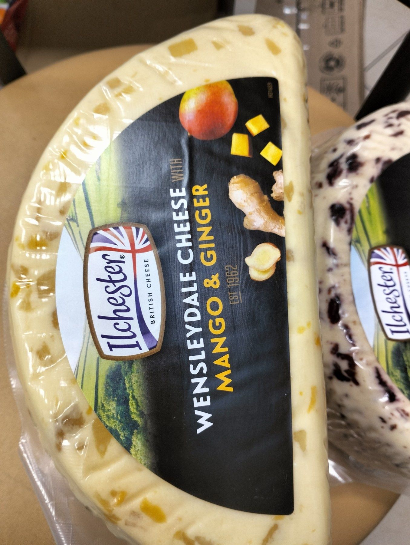 Сир Ilchester Wensleydale Манго, Журавлина, Апельсин