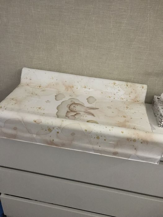 Пеленальна дошка на комод