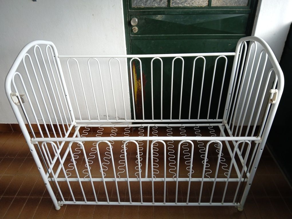 BERÇO NEGOCIÁVEL em aço lacado