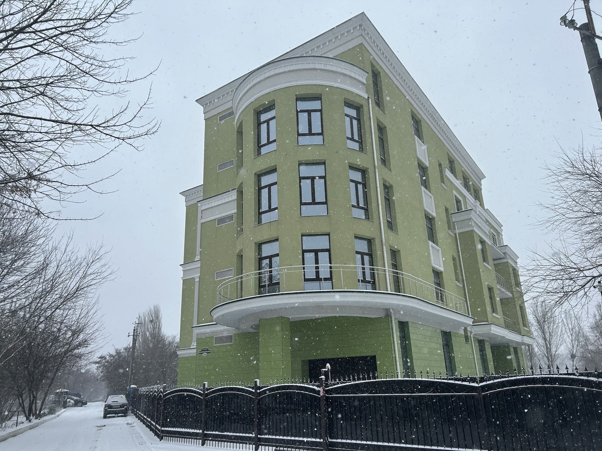 Продаж офісної будівлі з видом на Дніпро 4000 кв.м.