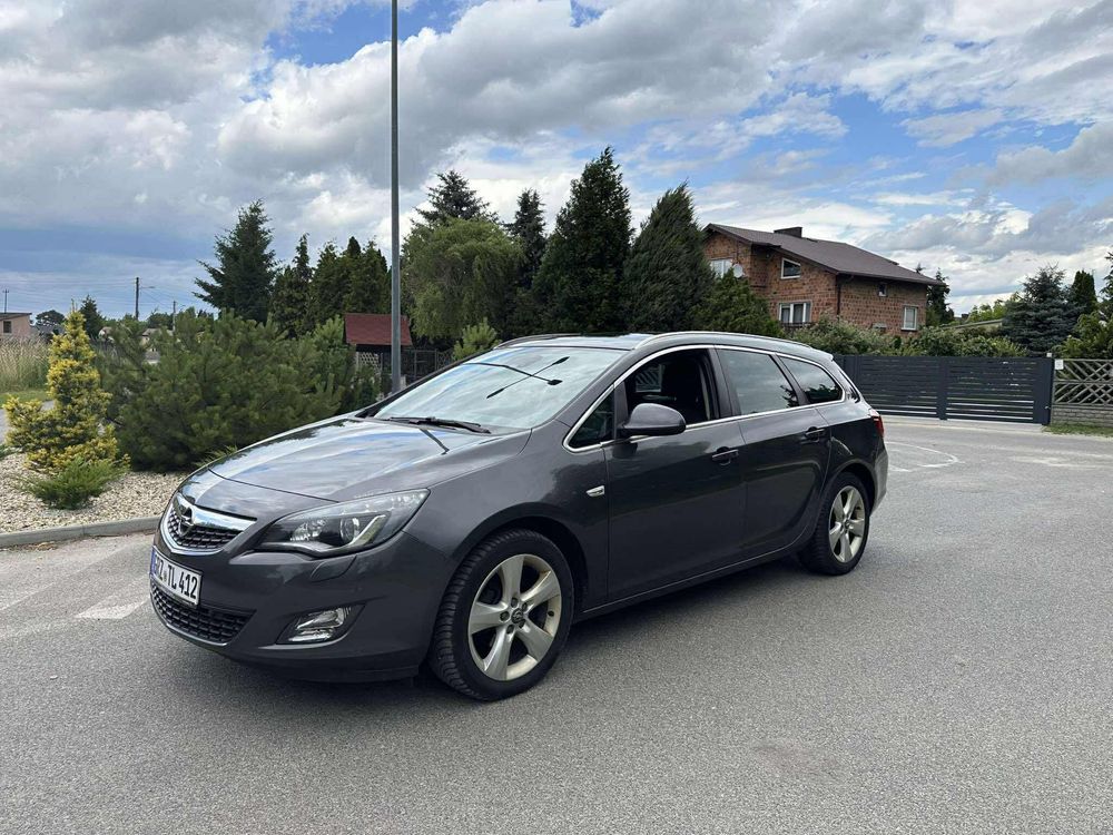 Opel Astra j 1.4 turbo 2011 Xenon