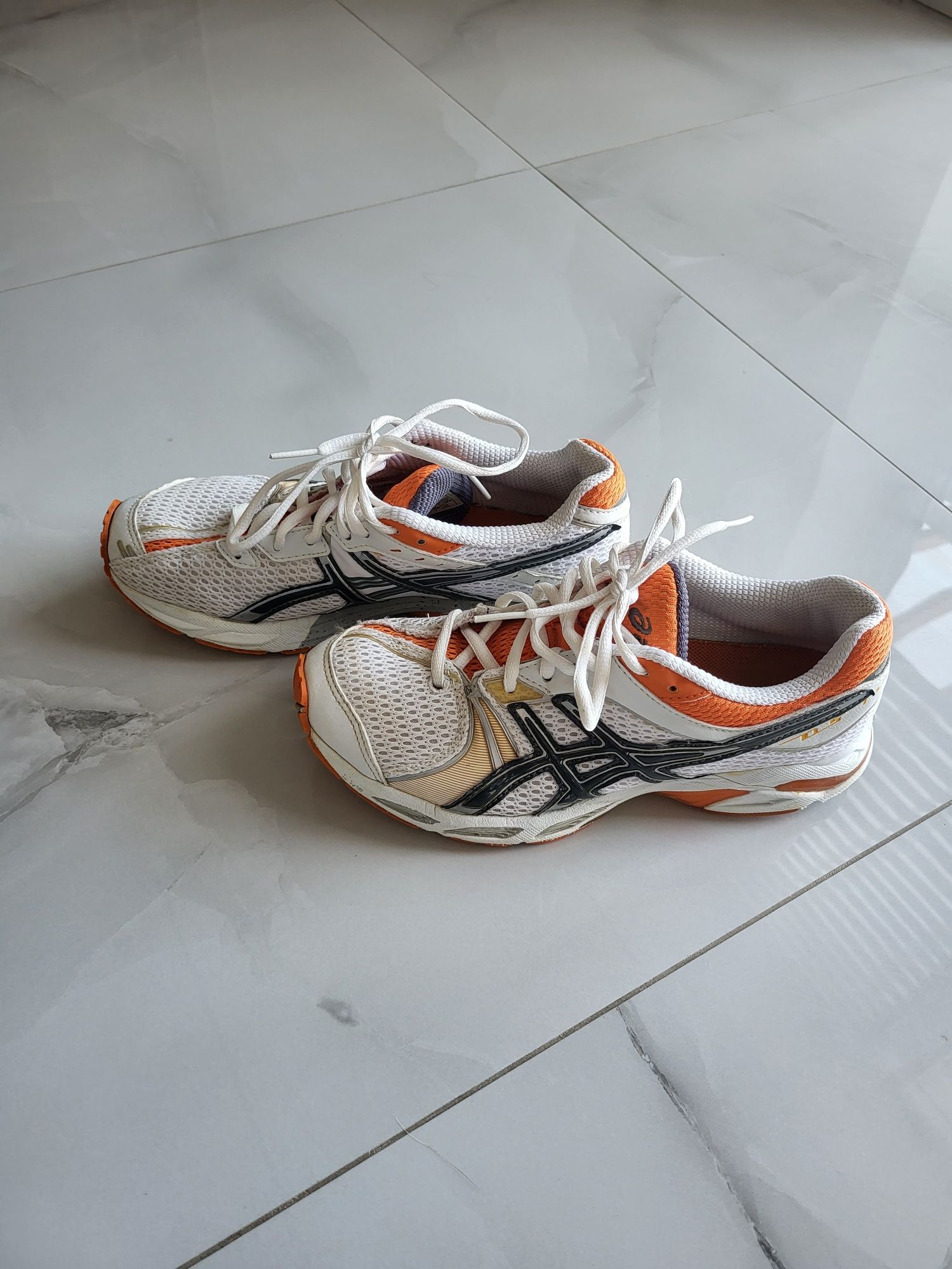 Кросівки asics 38,5розмір