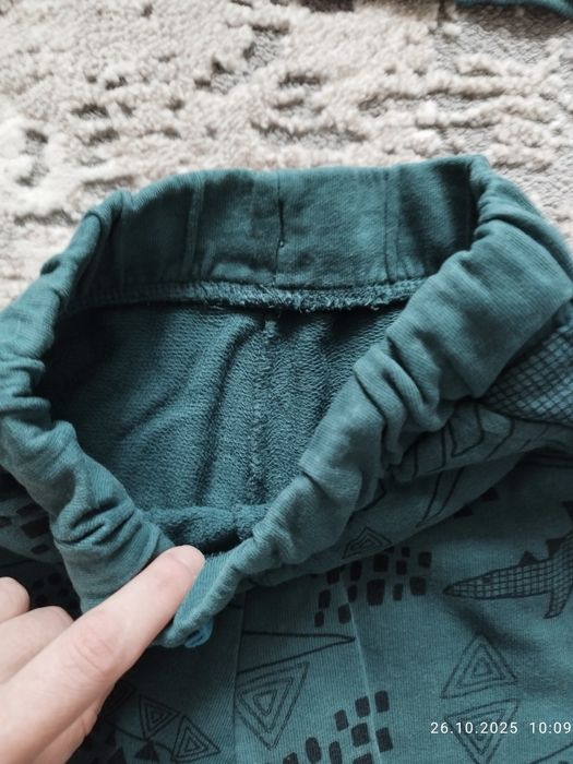 Костюм динозавр mothercare для хлопчика 4-5 років штани кофта в садік