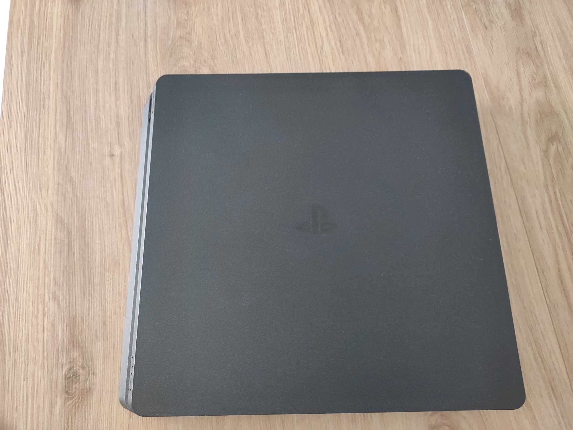 Playstation 4 slim 1 TB + pad