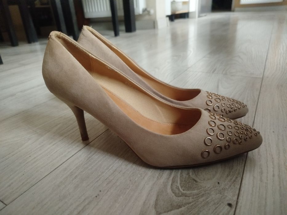 Szpilki beżowe Vices Woman 41