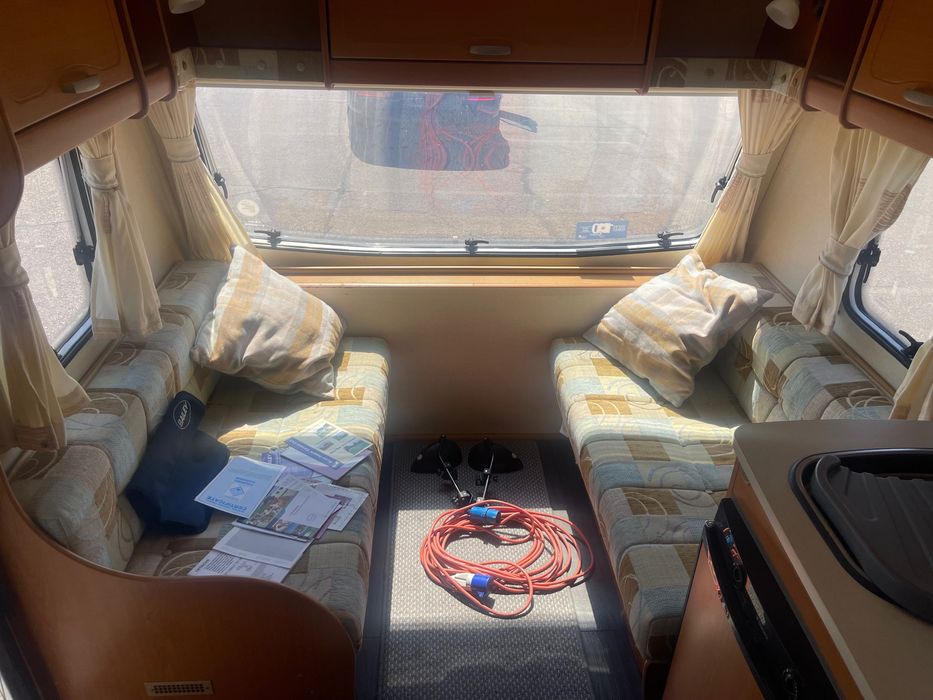 Caravana inglesa cama fixa