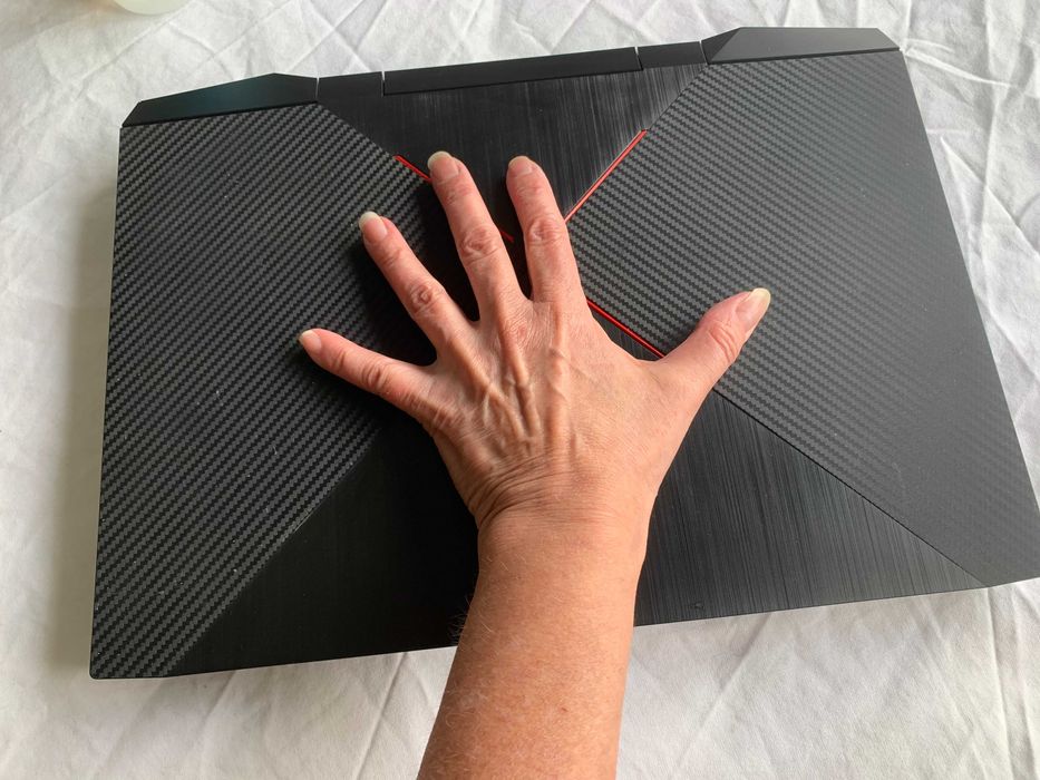 HP OMEN - dc 15 - Só um dono
