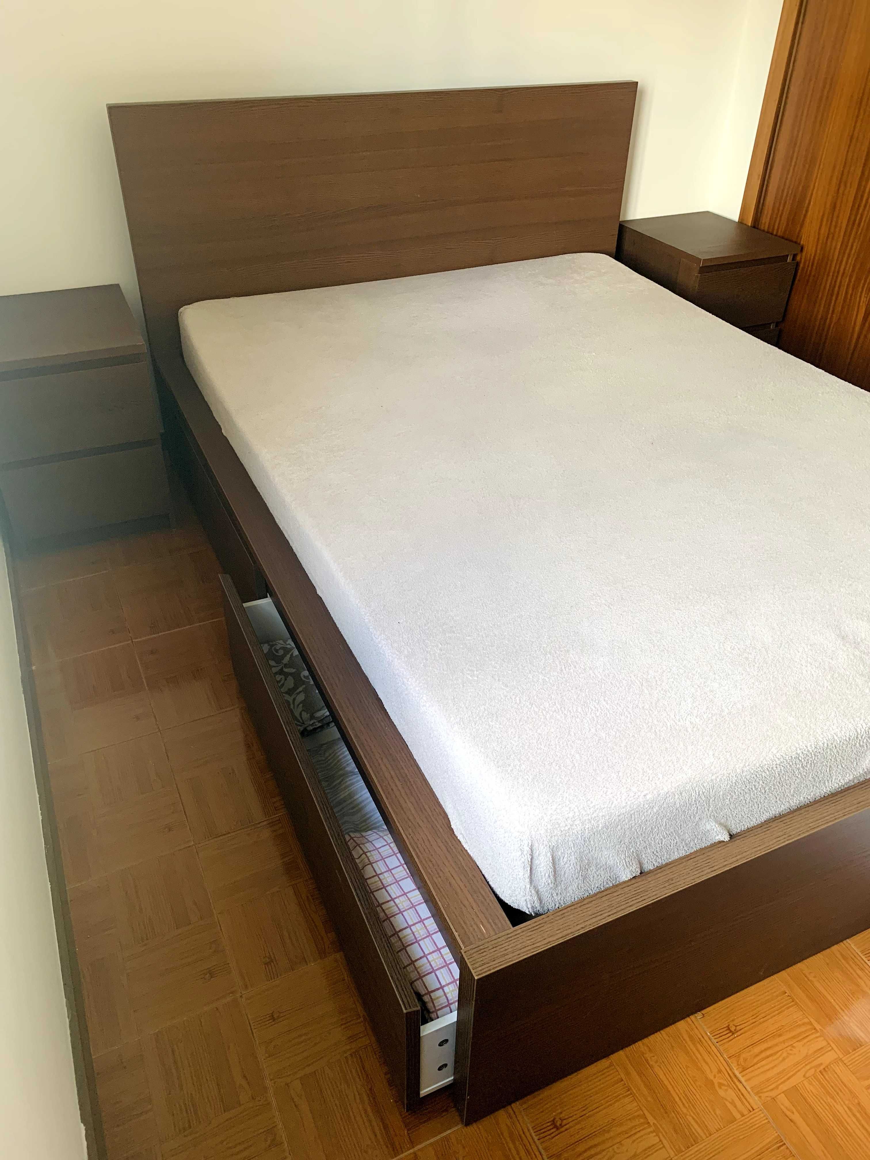 QUARTO CASAL COMPLETO: cama com gavetas + mesas de cabeceira + cómoda