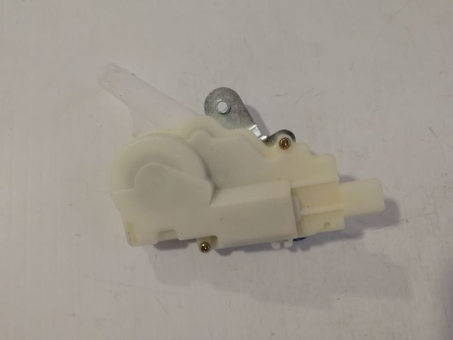 Pistola Mecanismo Fecho mala  Toyota Yaris 1999 a 2006 (Novas)