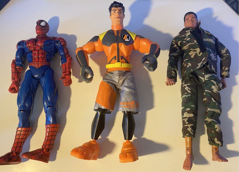 Boneco do homem aranha/outros bonecos