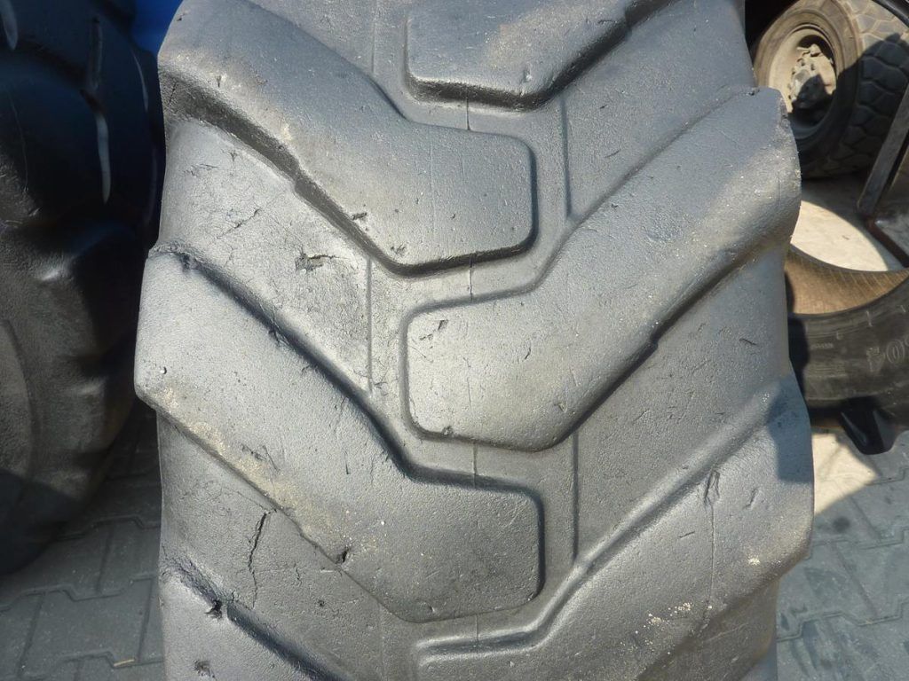 Opona używana 400/80-24 ; 15.5/80-24 ; 400/80R24 CAMSO 800zł W3531