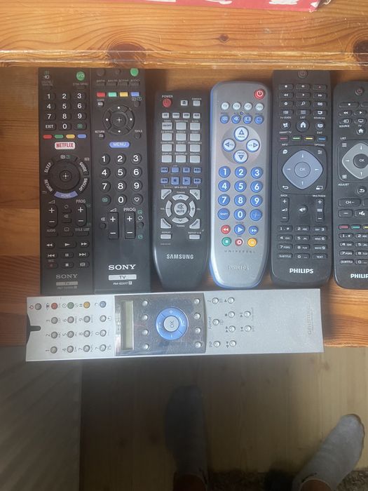 Oryginalne piloty do telewizorów różne