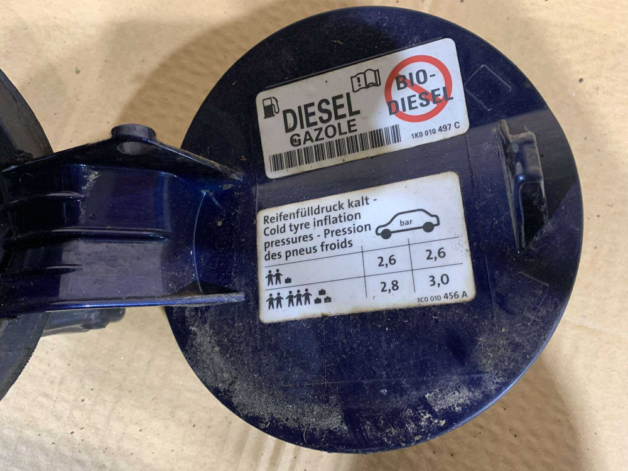 klapka wlewu paliwa vw volkswagen passat b6 LD5Q