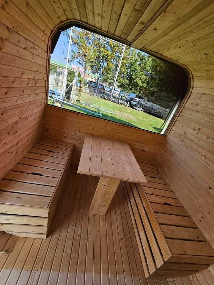 Sauna z piecem opalanym drewnem panorama oświetlenie przebieralnia