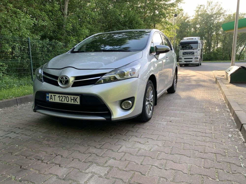 Продается Toyota Corolla Verso тойота корола версо