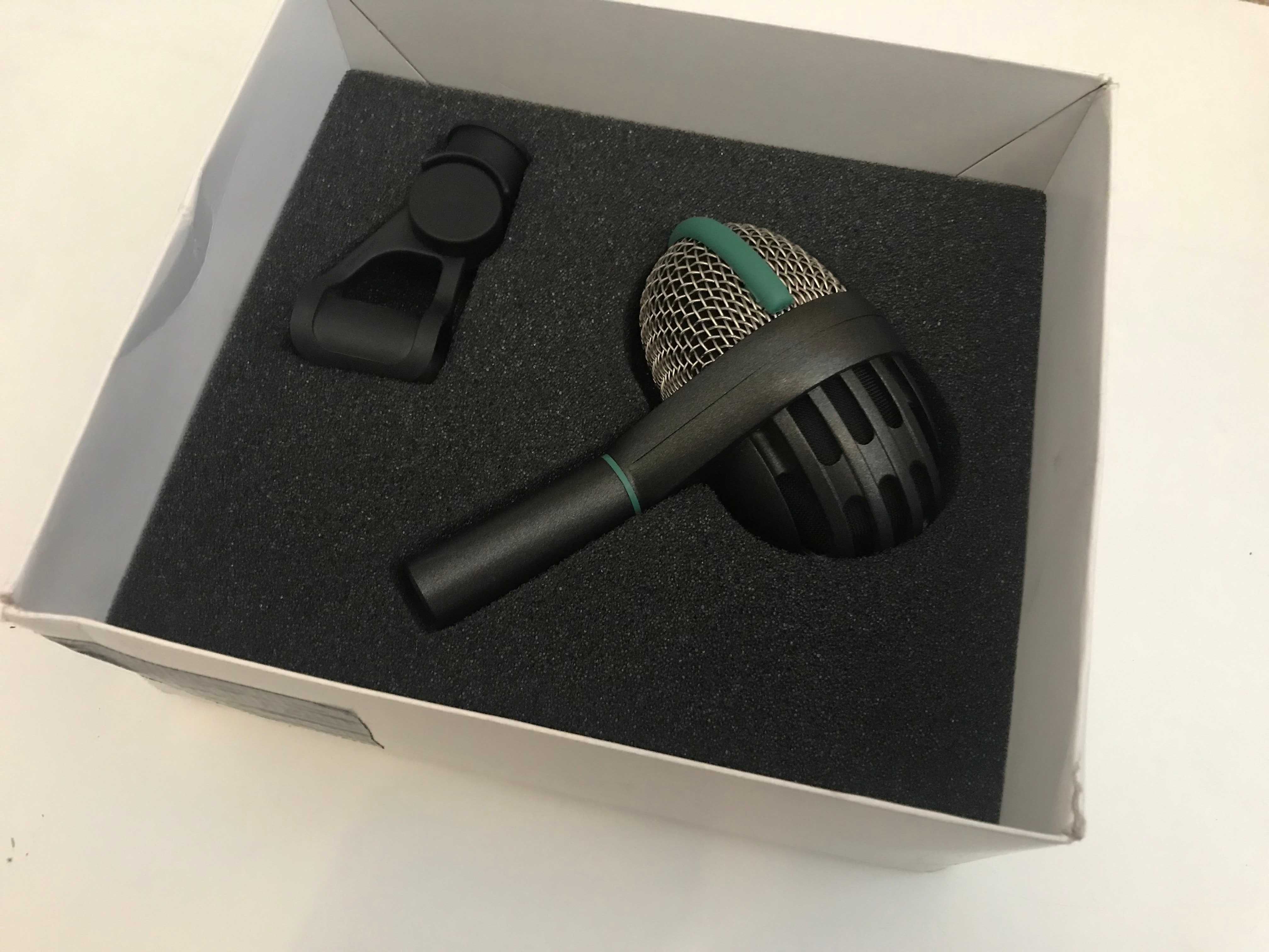 AKG D112 Bass Drum Microfone