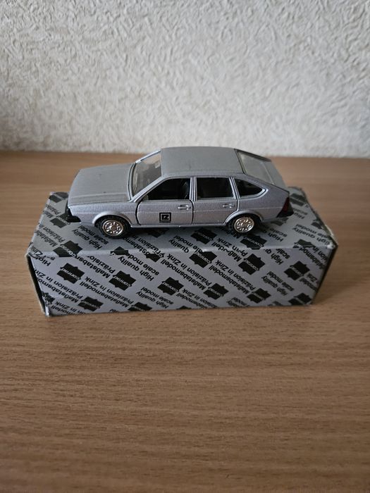 Модель 1:43 volksvagen passat conrad