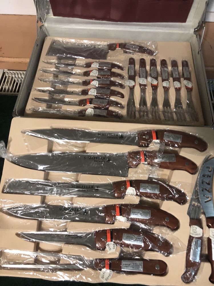 Продам набор з ножів