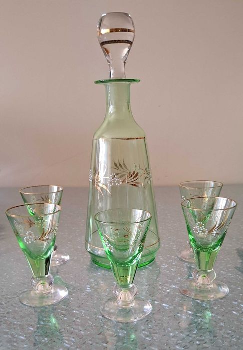 Conjunto de Licoreira e Cálices Muito Antigo