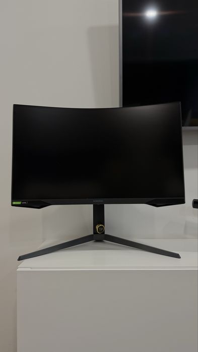 Игровой изогнутый монитор Samsung Odyssey G7 27” (C27G75TQSI)