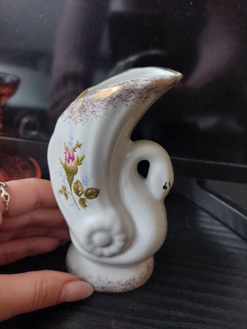 Figurka maly wazon porcelana łabędź
