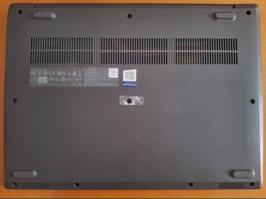 Laptop Lenovo V14-ADA