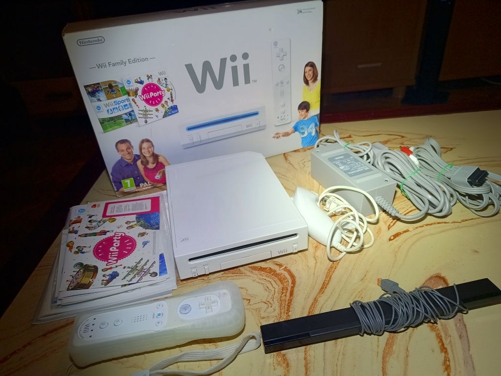 Konsola Wii Family Edition z okablowaniem  plus pilot z motionplus