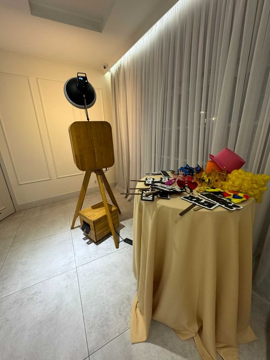 Fotobudka retro, drewniana klasyczna fotobudka na wesele i eventy